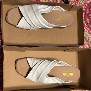 Munro Women's Cream Sandals